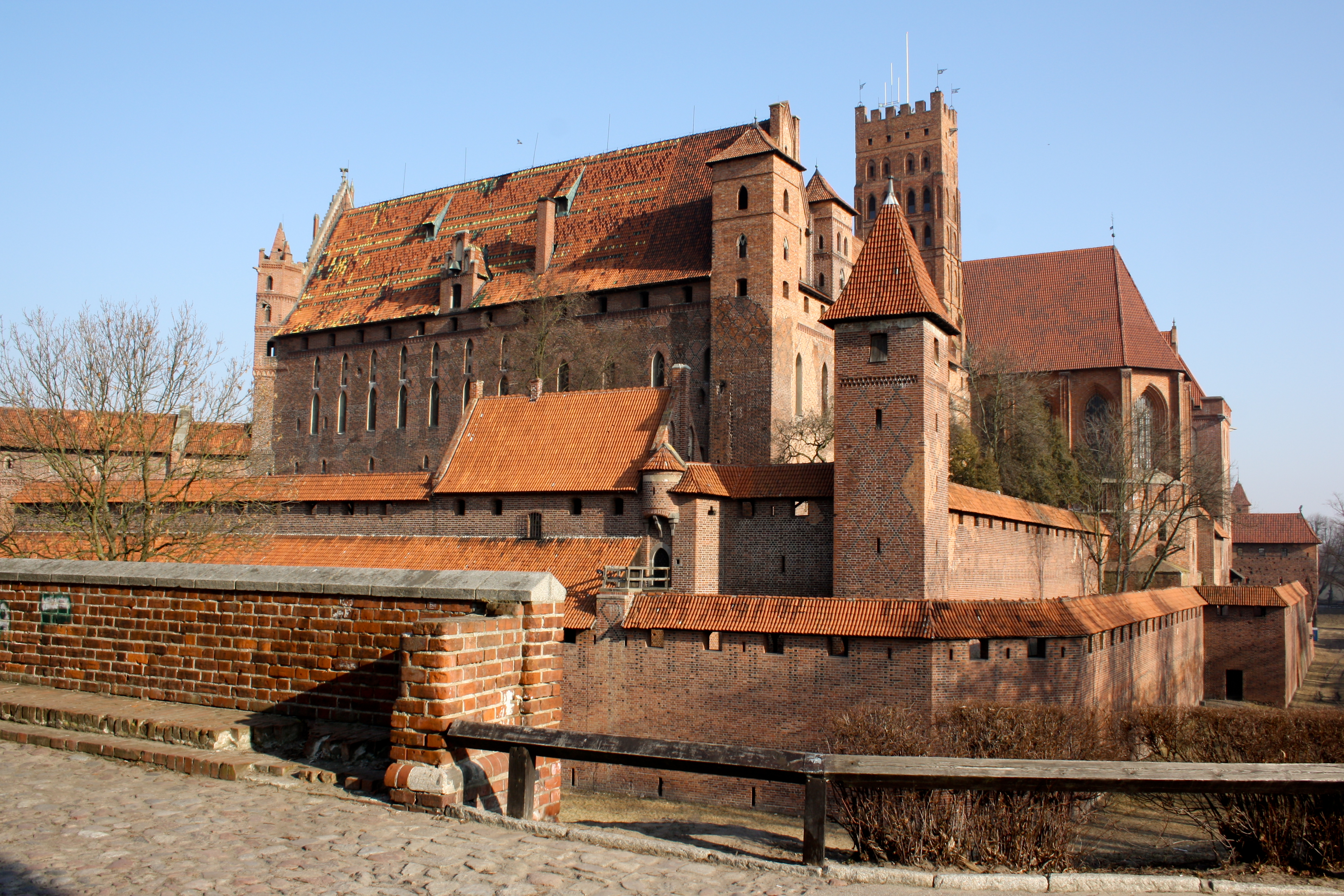 file-malbork-castle-2012-from-south-jpg-citizendium