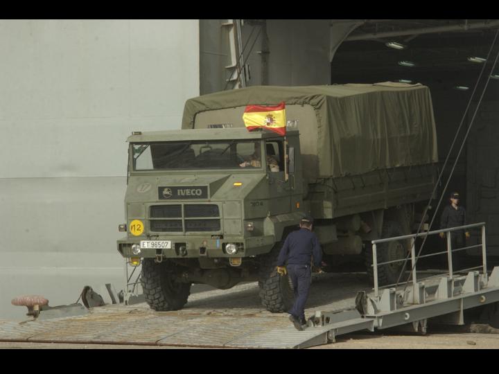 File:Galicia unloading humanitarian supplies in Iraq.jpg
