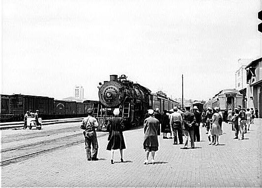 File:Outside SD Union Station 1941.jpg