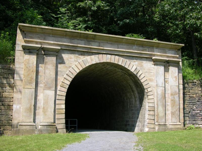 File:Staple Bend Tunnel-West End-800x600.jpg