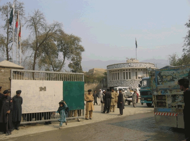 File:Turkham Afghanistan border crossing.jpg