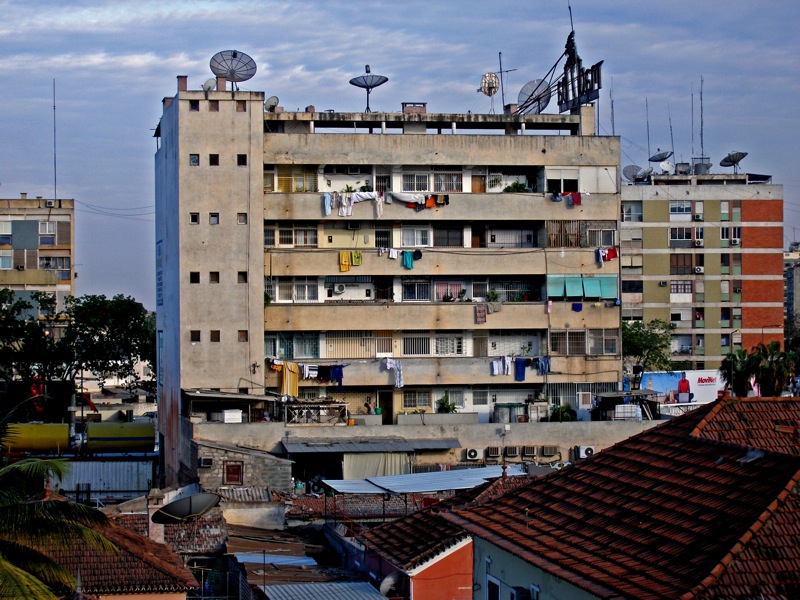 File:Luanda building.jpg