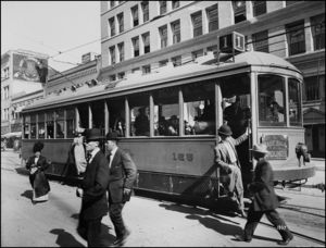 Class 1 Streetcar Fifth and Broadway 1915.jpg