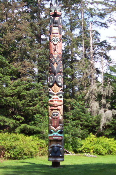 File:Tlingit K'alyaan Totem Pole August 2005.jpg