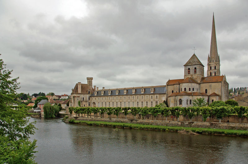 File:Saint-Savin-sur-Gartempe Abbey, 2009.jpg