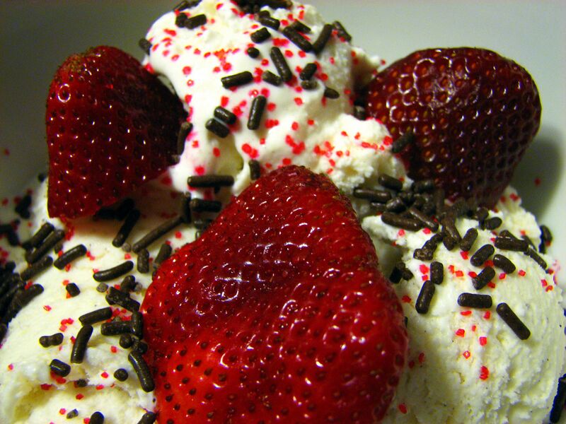 File:Dessert made of vanilla ice cream, fresh strawberries, chocolate décors and red crystal sprinkles.jpg