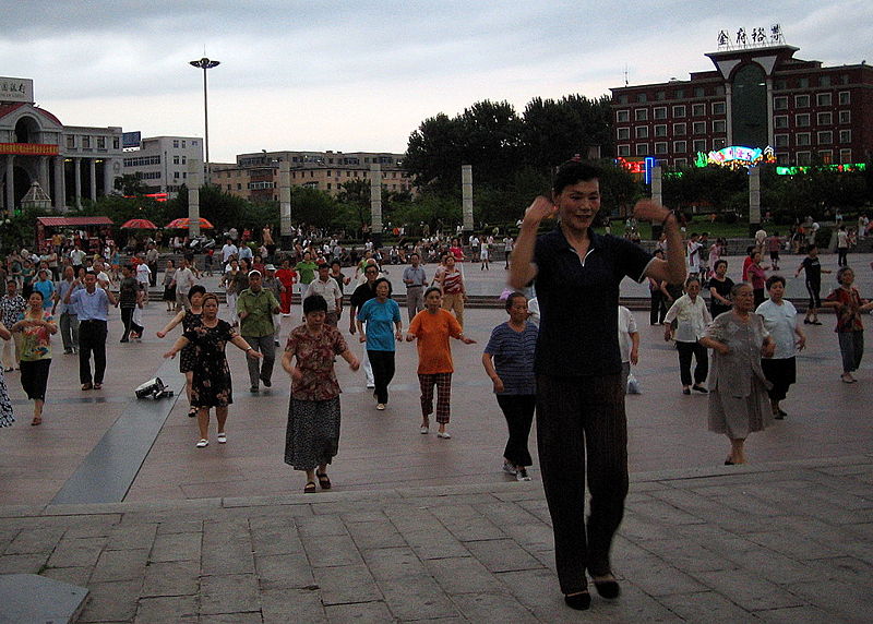 File:Chinese dancing in Renmin Park - Anshan - Liaoning - China.JPG
