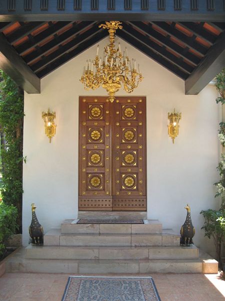 File:Entrance Shrine Bahaullah.jpg