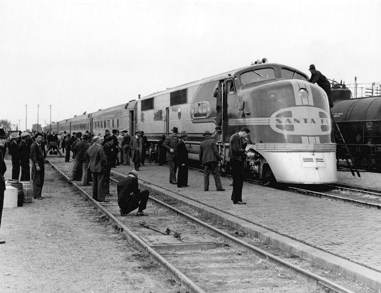 File:ATSF El Capitan at Albuquerque 1938.jpg