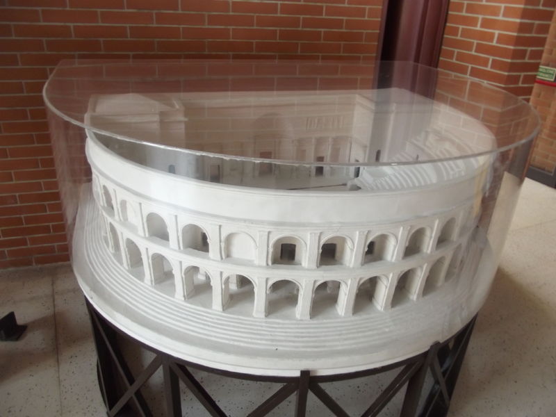 File:Herculaneum theatre model.jpg