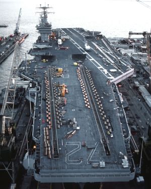 USS Abraham Lincoln (CVN-72) dry dock 1990.jpg