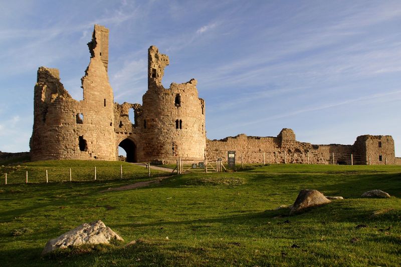 File:Dunstanburgh Castle entrance, 2007.jpg - Citizendium