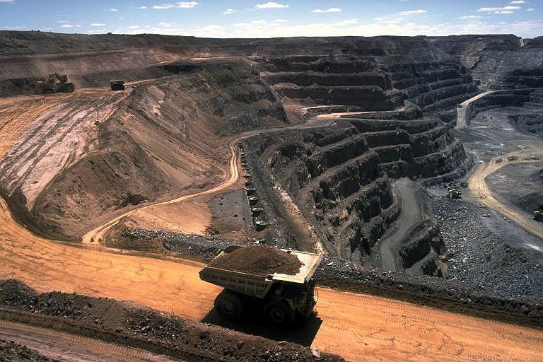 File:Coal strip mining.jpg