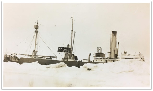 File:Baychimo Trapped in ice.jpg