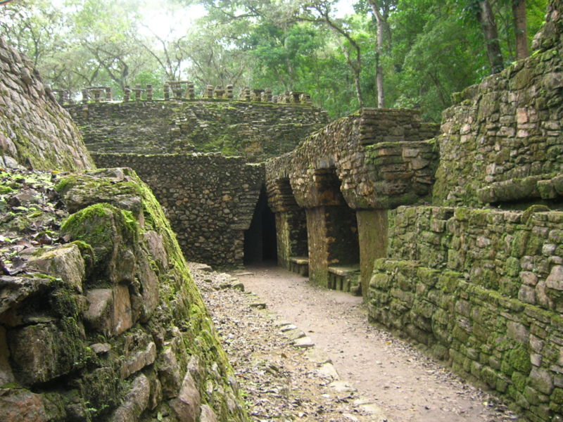 File:Yaxchilan - Temple of the Mazes.JPG