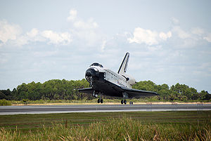 Space shuttle Endeavour STS-118 landing.jpg