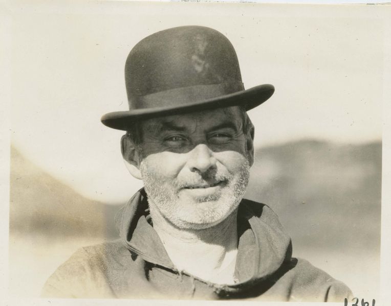 File:Alfred C. Weed, in beard and stiff hat - 3000.33.2904.jpg