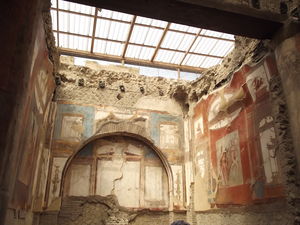 Sede degli Augustali, Herculaneum.jpg
