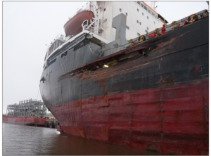 Damage to the Gull Arrow during the 2010 Port Arthur oil spill.png
