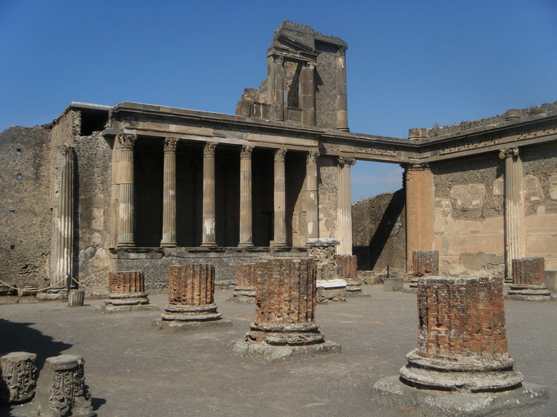 File:Pompeii basilica, 2010.jpg