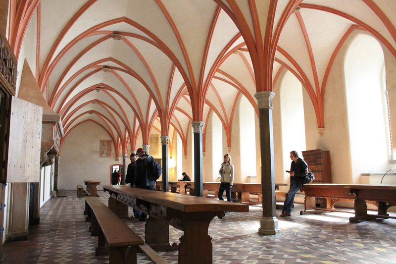 File:Malbork Castle interior (03).jpg