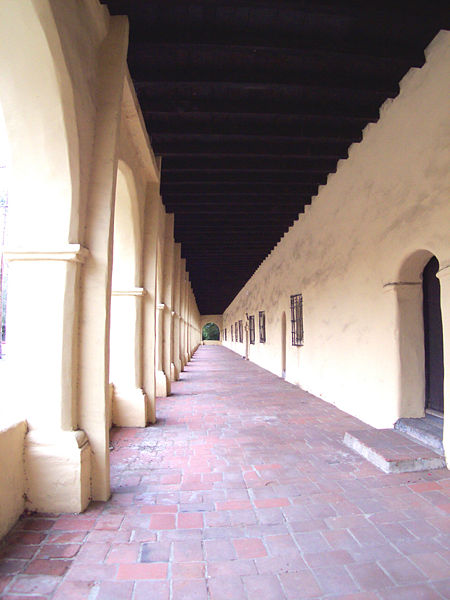 File:Exterior Corridor at San Fernando Rey de Espana.jpg