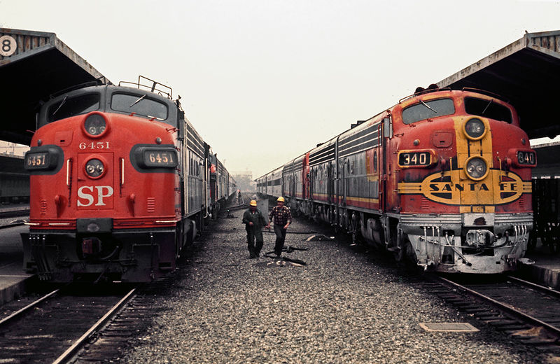 File:SP 6451 and ATSF 340 LAUPT March 1971.jpg